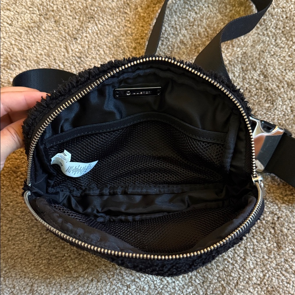 lululemon Black Fleece Belt Bag - Picture 7 of 7